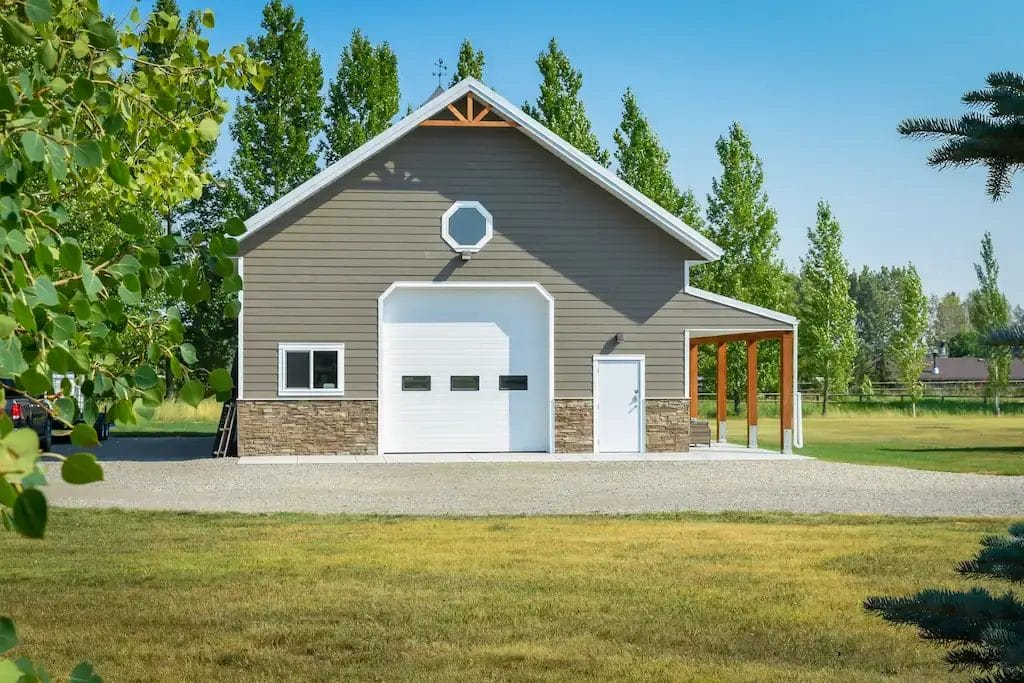 Detached garage with premium finishes