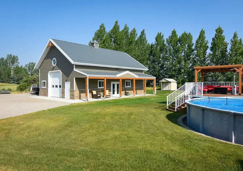 Post frame garage sits on an acreage property