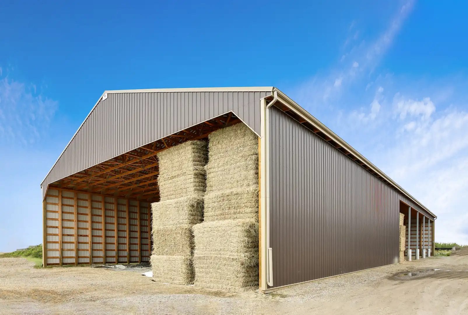 Large pole hay barn with open sided design